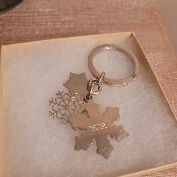 COACH-White/Silver Snowflake Keychain. Brand new. Gift box included - Picture 4 of 7